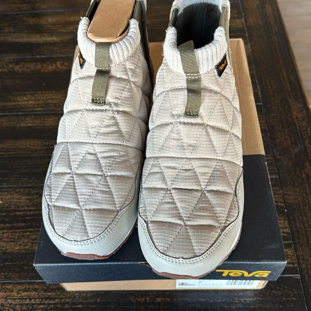 Teva booties, gray with dark green accent. Perfect for cold weather, or snow.